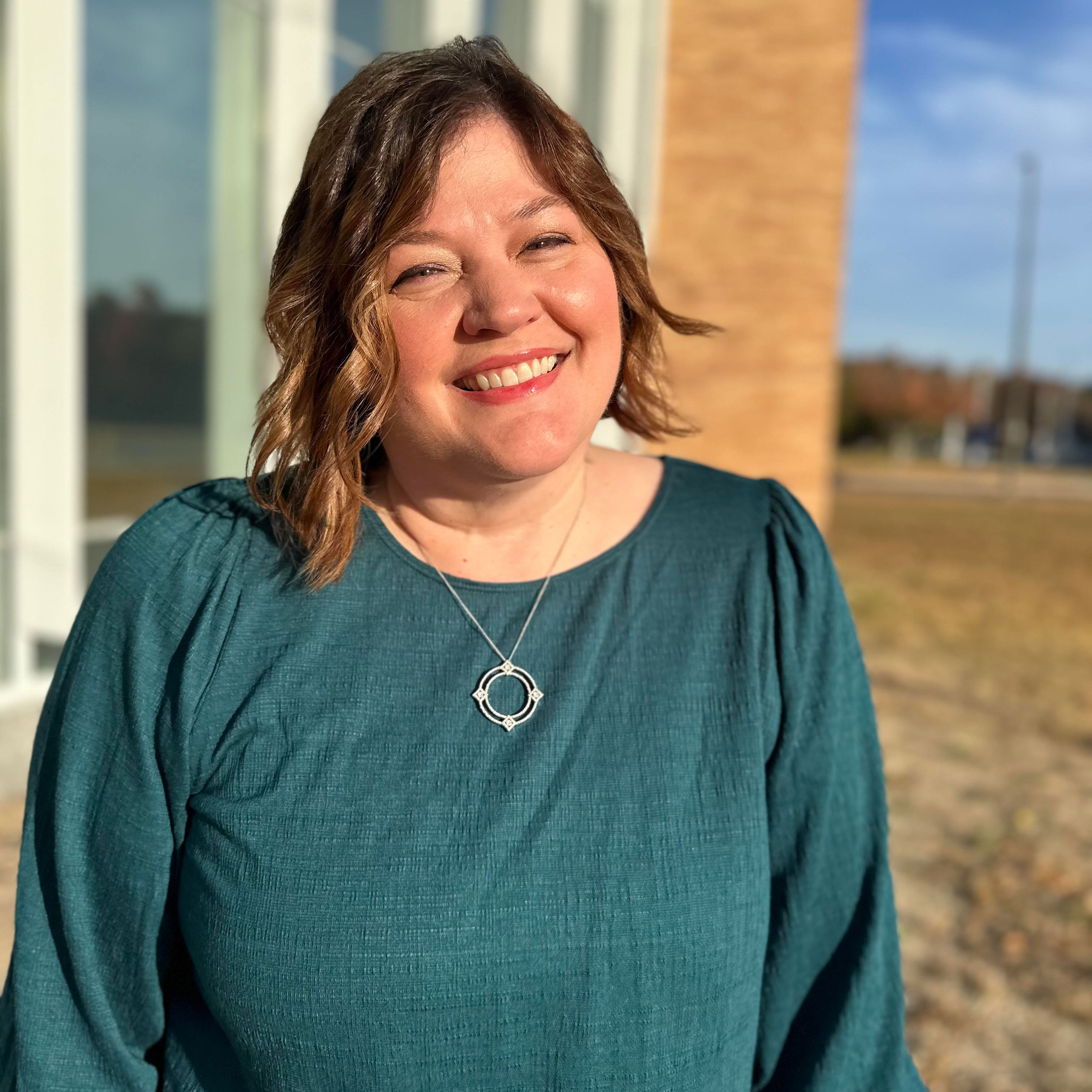 headshot of kendra violet